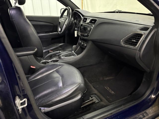 Used 2014 Chrysler 200 Limited FWD image 16