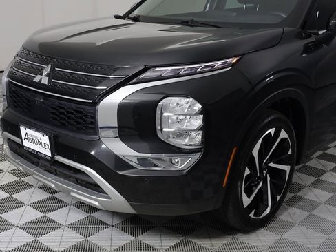 Used 2023 Mitsubishi Outlander SE image 44