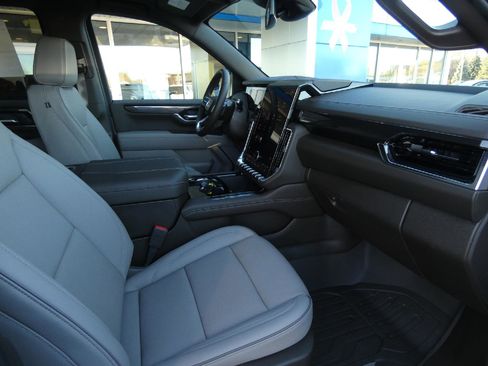 New 2026 GMC Yukon XL Elevation image 17