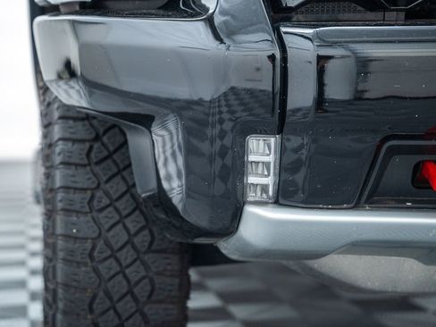 Used 2024 Chevrolet Silverado 1500 ZR2 w/ Technology Package AWD/4WD image 17