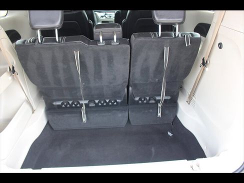 Used 2022 Chrysler Pacifica Touring-L FWD image 10