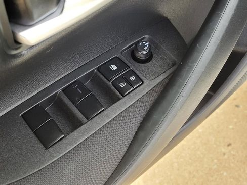 Used 2020 Toyota Corolla LE image 18