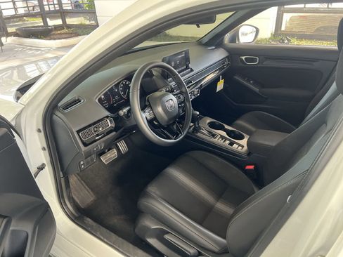 Used 2023 Honda Civic Sport image 2