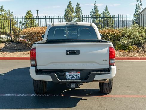 Certified 2018 Toyota Tacoma TRD Sport RWD image 9