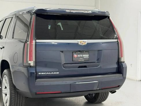 Used 2019 Cadillac Escalade Luxury RWD image 36