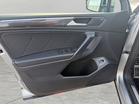 Used 2021 Volkswagen Tiguan SEL Premium R-Line image 29