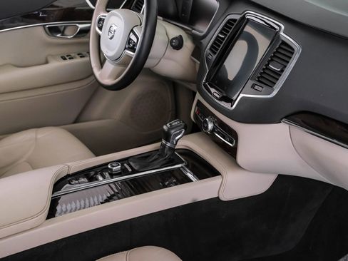 Used 2019 Volvo XC90 T5 Momentum image 24