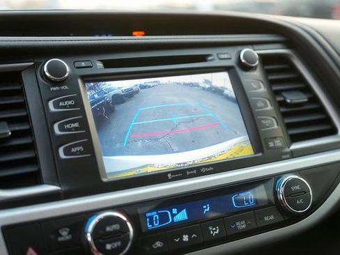 Used 2016 Toyota Highlander XLE image 27