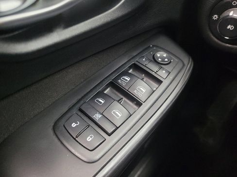 Used 2015 Jeep Cherokee Latitude w/ Cold Weather Group AWD/4WD image 27