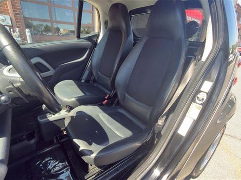 Used 2013 smart fortwo passion RWD image 10