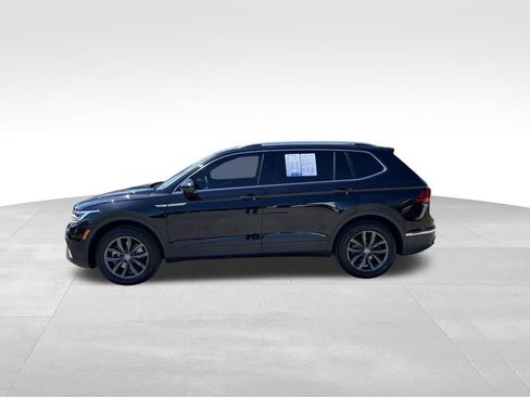 Certified 2023 Volkswagen Tiguan SE w/ Panoramic Sunroof Package FWD image 4