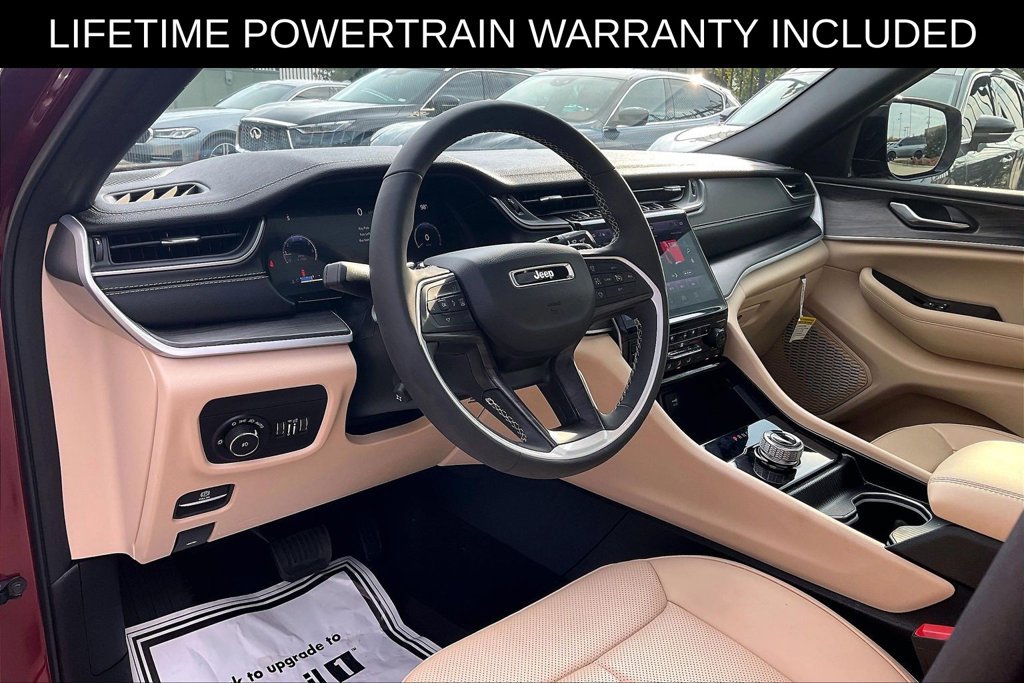 Used 2025 Jeep Grand Cherokee L Limited w/ Luxury Tech Group II RWD image 12