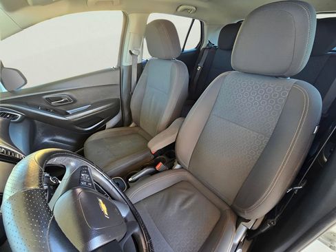 Used 2020 Chevrolet Trax LS image 37