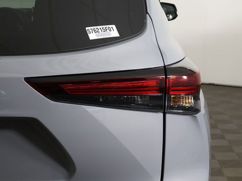 Used 2025 Toyota Highlander XSE image 17