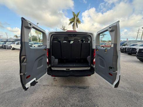 Used 2018 Ford Transit 350 XLT image 5