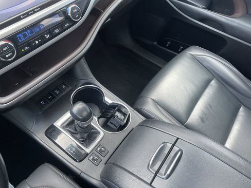 Used 2019 Toyota Highlander XLE image 21