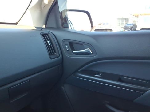 Used 2022 Chevrolet Colorado Z71 AWD/4WD image 19