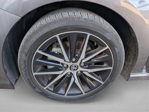 Used 2024 Toyota Camry SE image 3