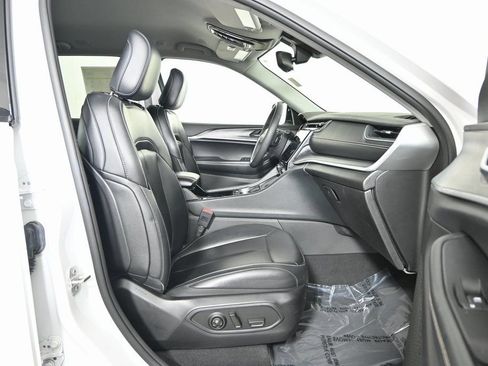 Used 2023 Jeep Grand Cherokee Limited image 13