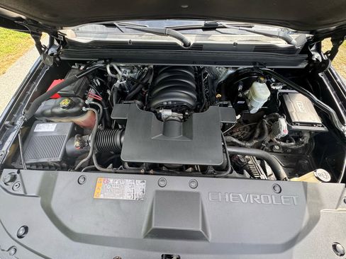 Used 2017 Chevrolet Suburban LT image 23