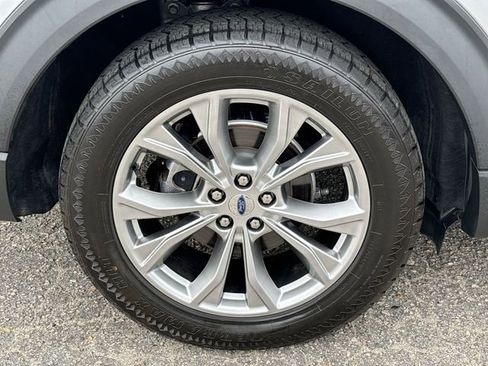 Used 2022 Ford Explorer Limited w/ Equipment Group 301A image 11