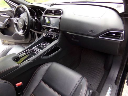 Used 2019 Jaguar F-PACE Prestige AWD/4WD image 25