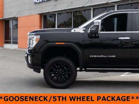 Used 2022 GMC Sierra 2500 Denali w/ Denali Black Diamond Edition image 5