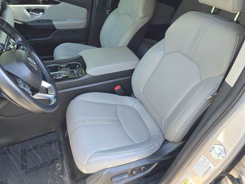 Used 2025 Honda Pilot EX-L image 16