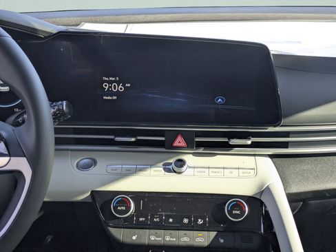 New 2026 Hyundai Elantra Limited FWD image 18