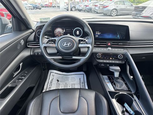 Used 2025 Hyundai Elantra Limited FWD image 18