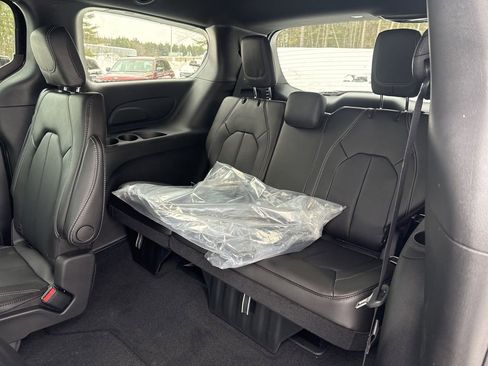 New 2026 Chrysler Pacifica Select image 22
