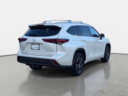 Used 2021 Toyota Highlander XLE image 5