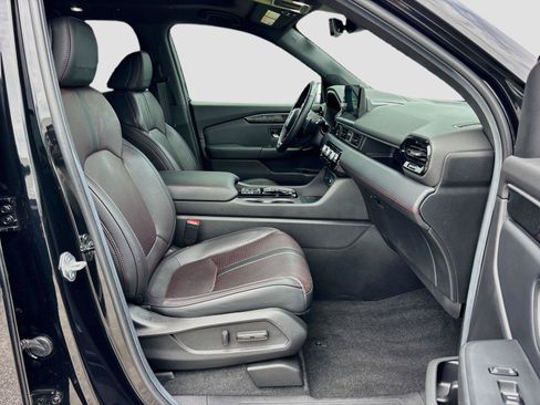 Certified 2025 Honda Pilot Black Edition image 35