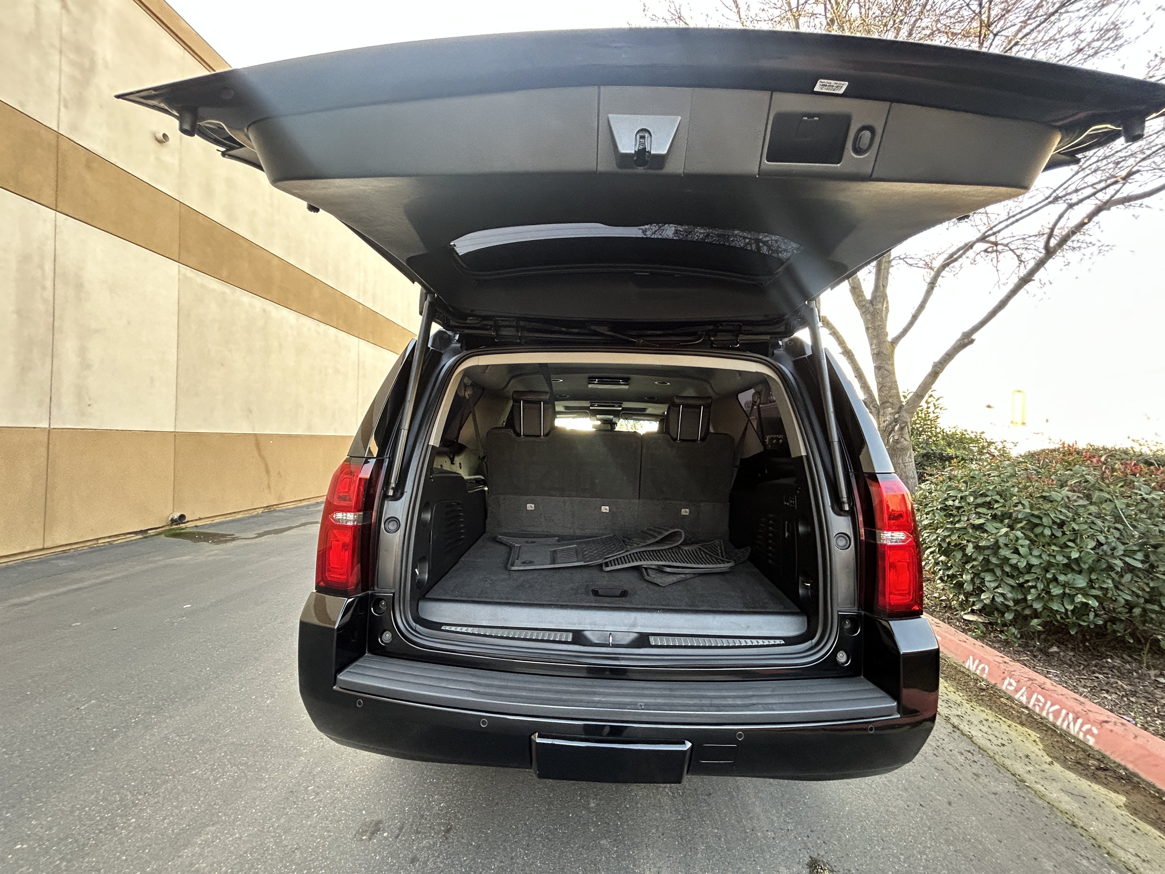 Used 2019 Chevrolet Suburban Premier AWD/4WD image 38