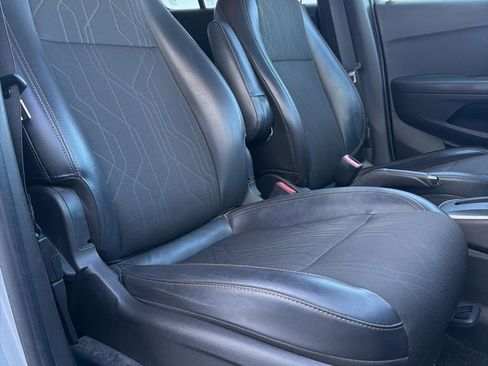 Used 2017 Chevrolet Trax LT w/ LT Convenience Package image 8