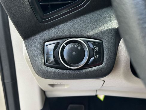 Used 2017 Ford Escape SE w/ SE Cold Weather Package AWD/4WD image 25