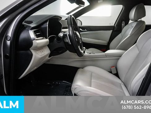 Used 2025 Genesis G70 2.5T AWD/4WD image 16