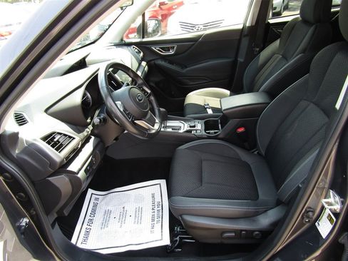 Used 2021 Subaru Forester Premium AWD/4WD image 14