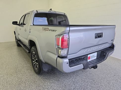 Used 2021 Toyota Tacoma TRD Sport w/ Technology Package RWD image 6