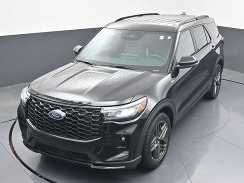 Used 2025 Ford Explorer ST-Line w/ ST-Line Street Pack AWD/4WD image 40