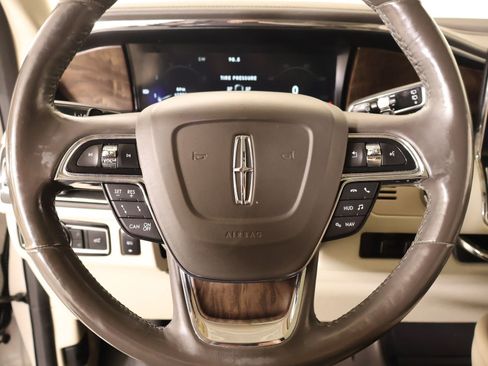 Used 2019 Lincoln Navigator Reserve AWD/4WD image 3