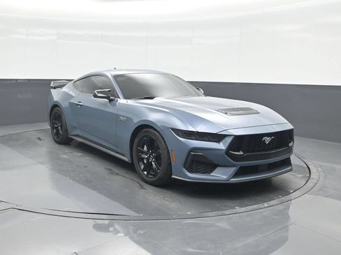 Used 2025 Ford Mustang GT RWD image 8