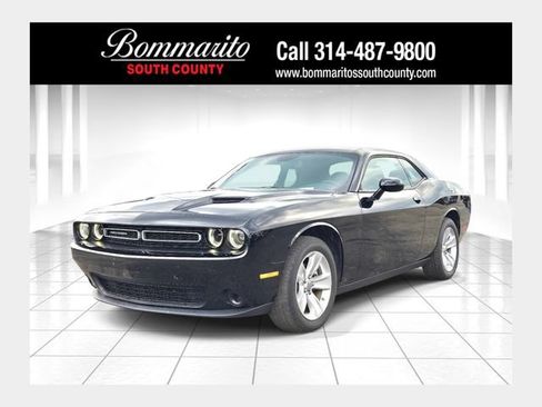 Used 2023 Dodge Challenger SXT RWD image 1