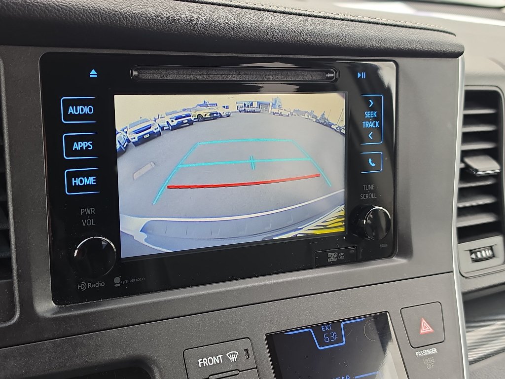Used 2015 Toyota Sienna SE FWD image 30