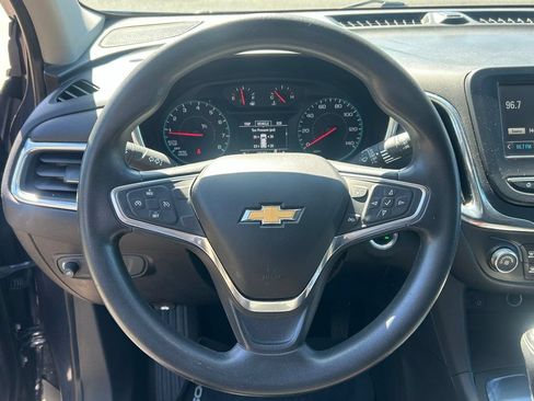 Used 2018 Chevrolet Equinox LT FWD image 18