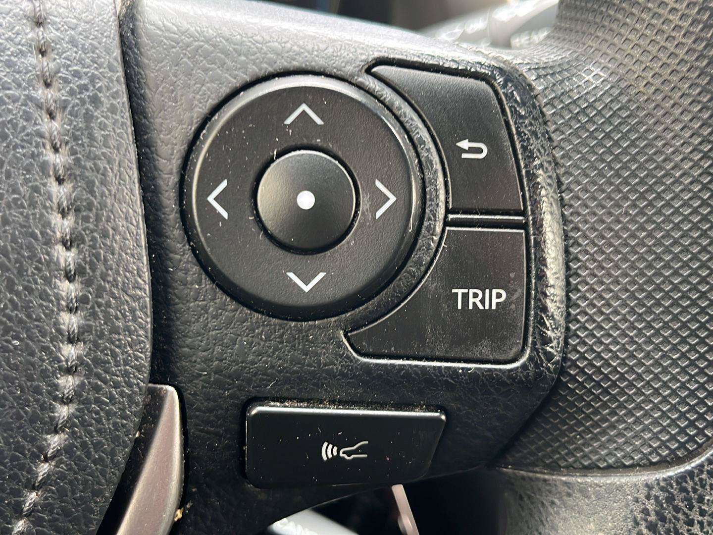 Used 2017 Toyota RAV4 LE FWD image 8