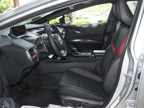 New 2025 Toyota Prius Plug-In Hybrid image 3