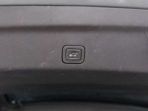 Used 2025 GMC Yukon Denali image 42