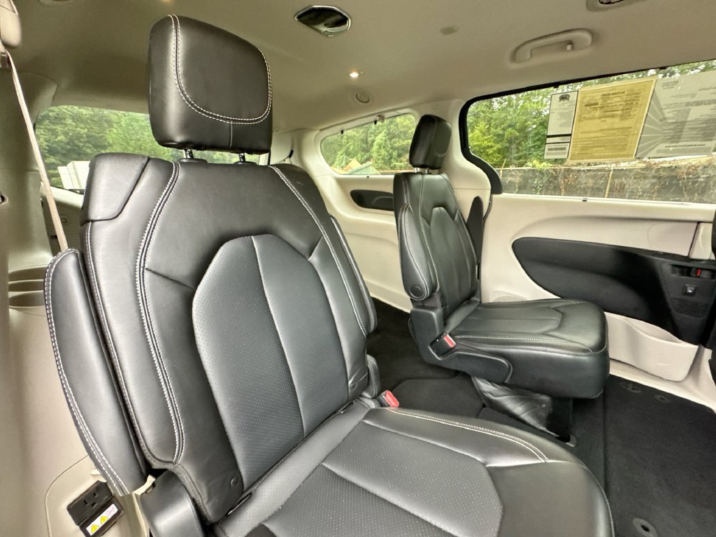 Used 2023 Chrysler Pacifica Touring-L w/ Uconnect Theater Family Group AWD/4WD image 29