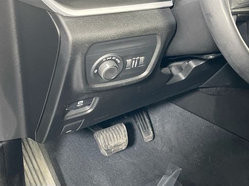 Used 2023 Jeep Grand Cherokee Altitude AWD/4WD image 10